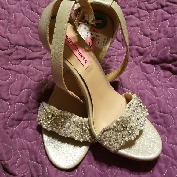 Shoes - Picture 2 of 3